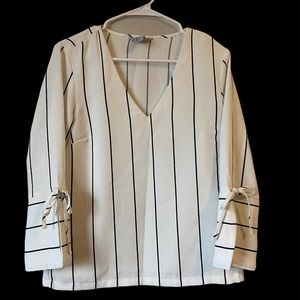 White striped v neck long sleeve H&M shirt